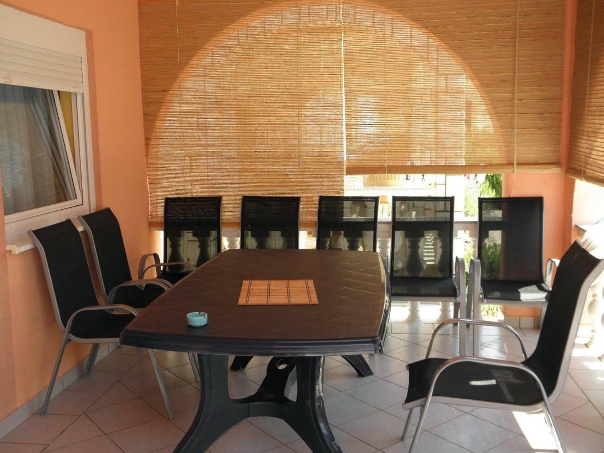 Apartments Vir Delfin Екстериор снимка