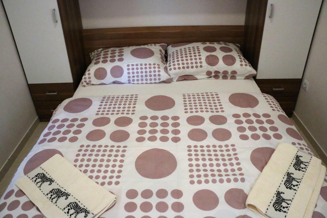 Apartments Vir Delfin Екстериор снимка