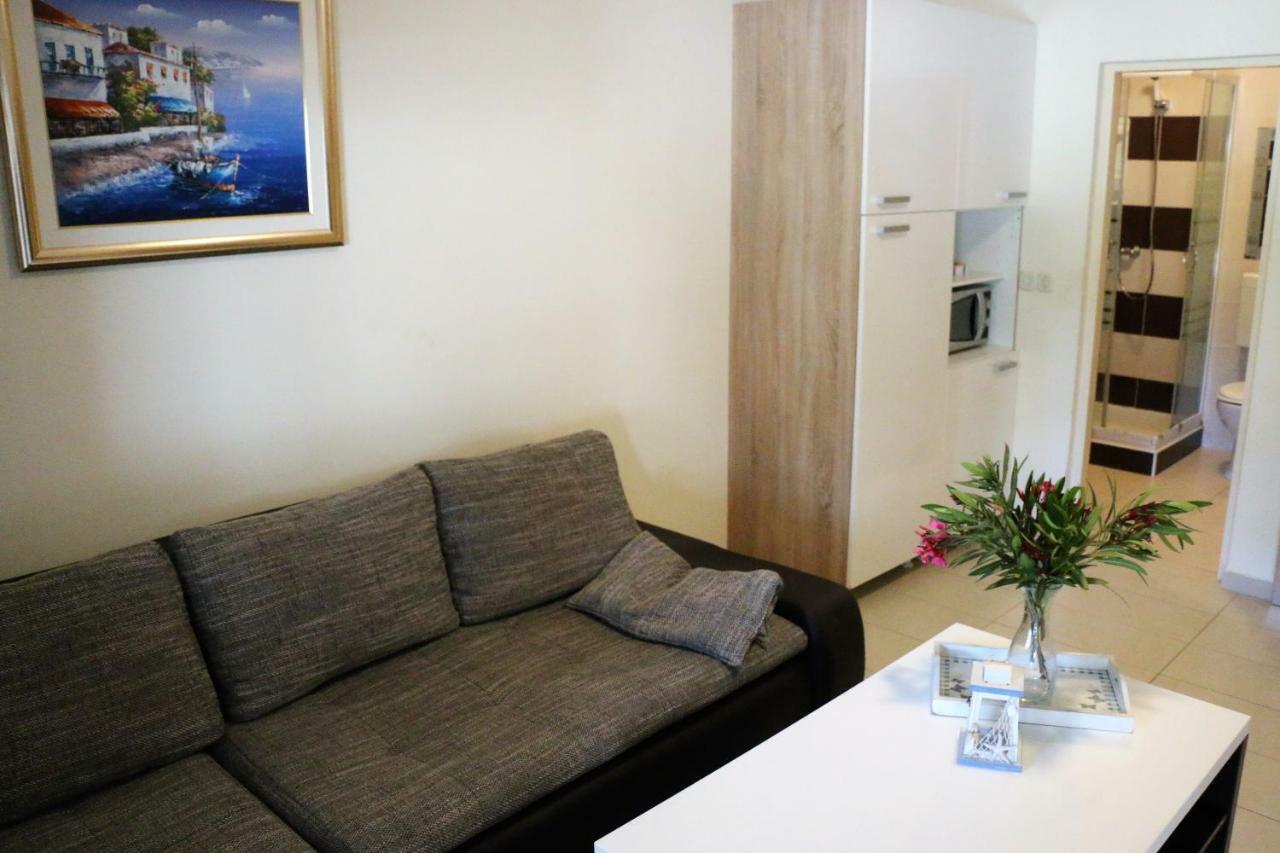 Apartments Vir Delfin Екстериор снимка