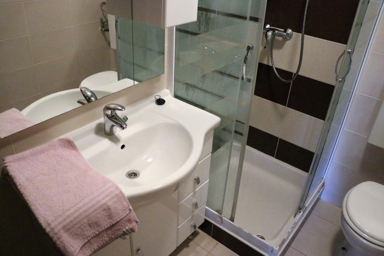 Apartments Vir Delfin Екстериор снимка
